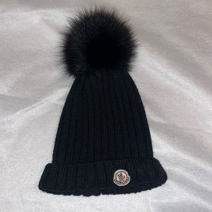 Moncler Pom-Pom Knit Beanie women hat 100% wool. color: black.Size: Small
